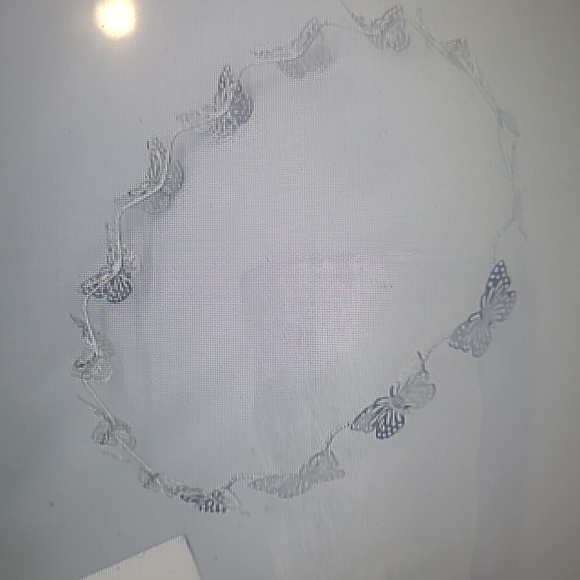 Beautiful butterfly headband/crown and 3 pairs of earrings. - Picture 8 of 9